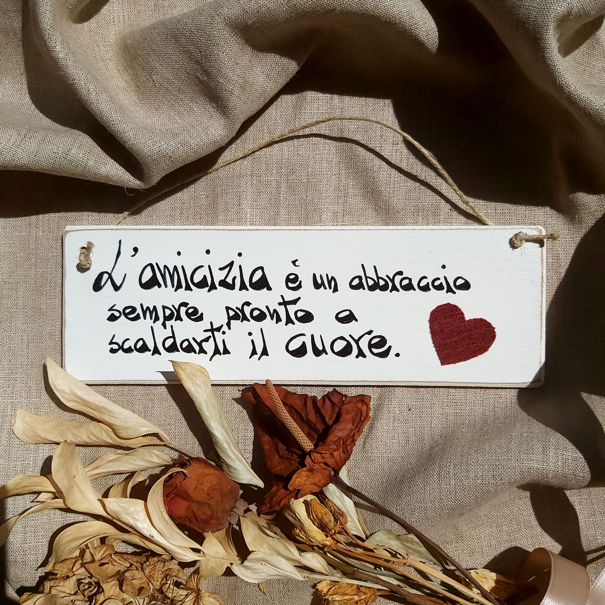 Targa 'L'amicizia è un abbraccio'